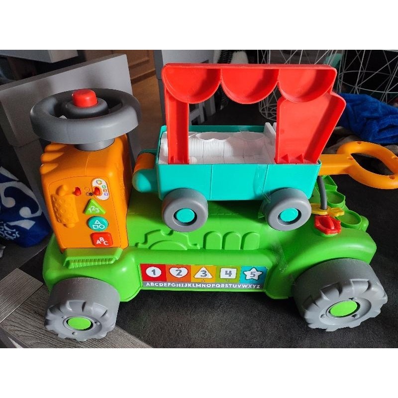 Tracteur musical et son chariot 