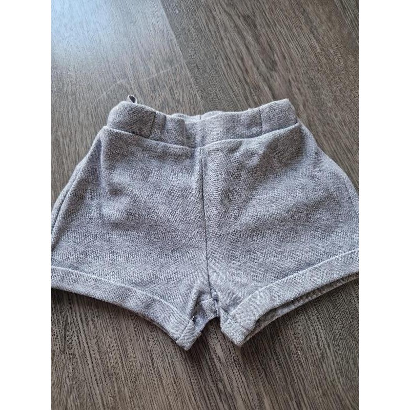 Short gris TAILLE 18 mois 