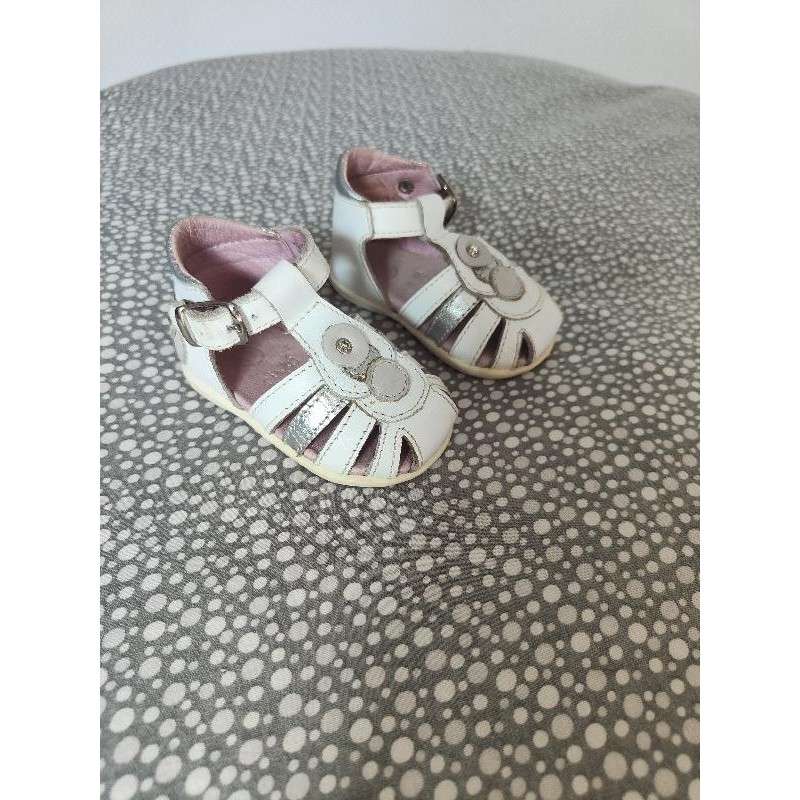 Sandales pat et ripaton  TAILLE 16