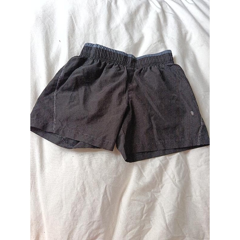 Short decathlon  TAILLE 5