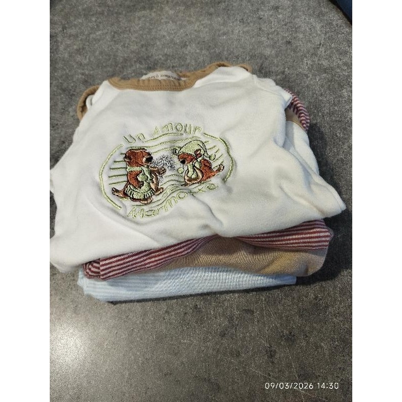 Lot 4 body ml  TAILLE 12 mois