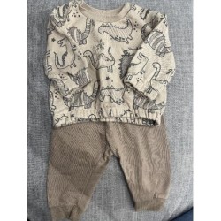 Ensemble dino Primark...