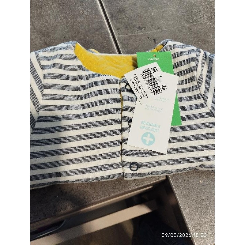 Gilet jaune et rayée obaibi TAILLE 6 mois