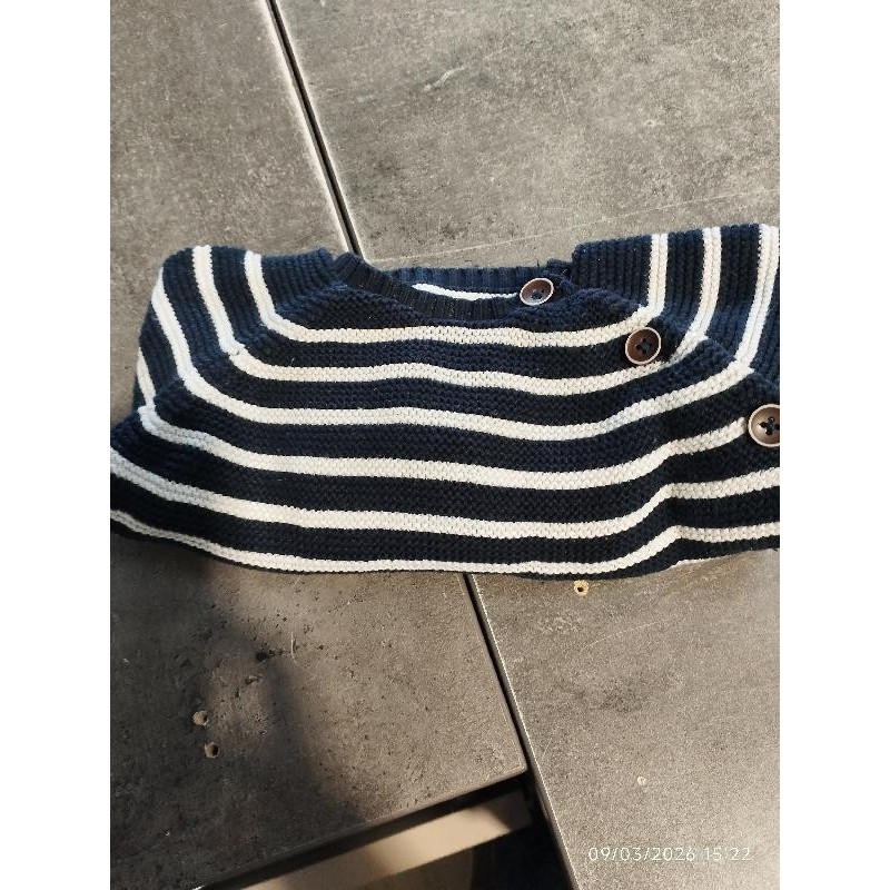 Pull kiabi rayée  TAILLE 6 mois