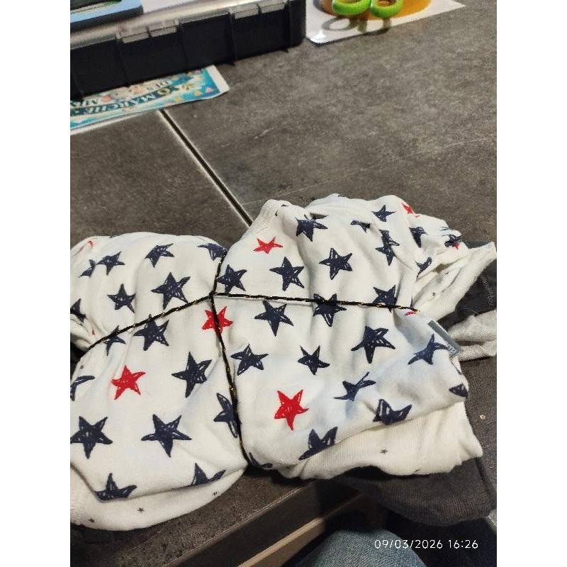 Lot de 4 bodys mc  TAILLE 6 mois