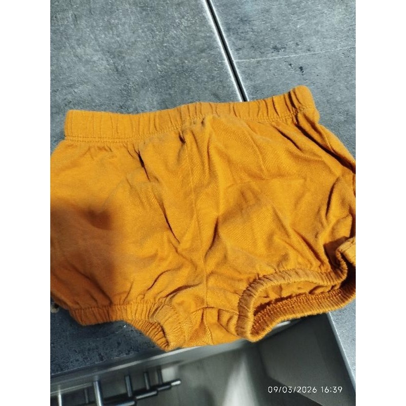 Short bloomer Kiabi jaune moutarde  TAILLE 6 mois