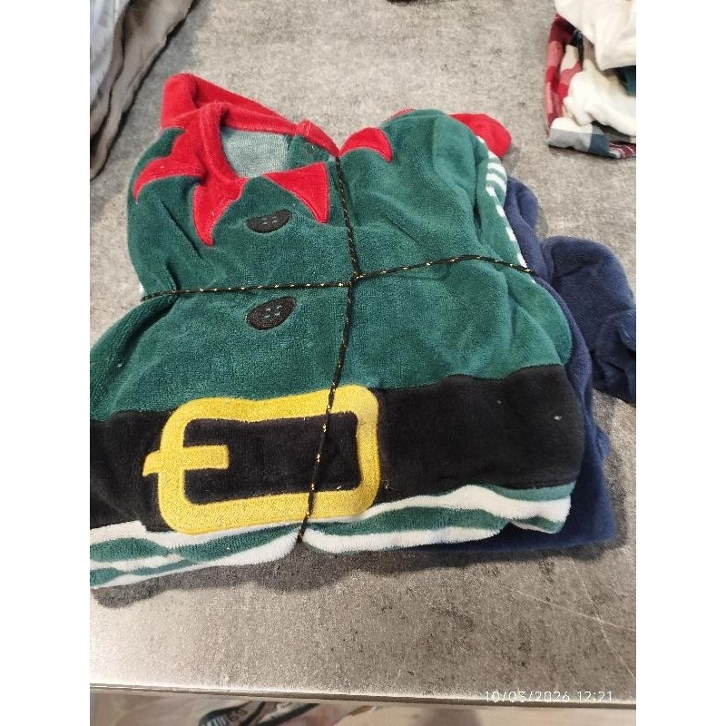 Lots 2 Pyjamas bleu kiabi et lutin TAILLE  9 mois
