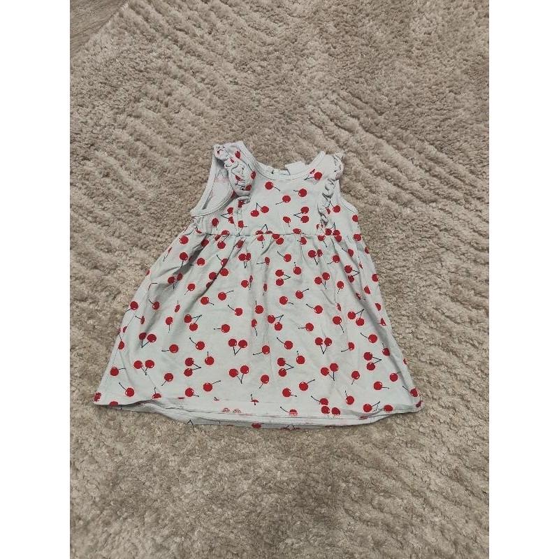 Robe h et m blanc avec cerise  TAILLE 6