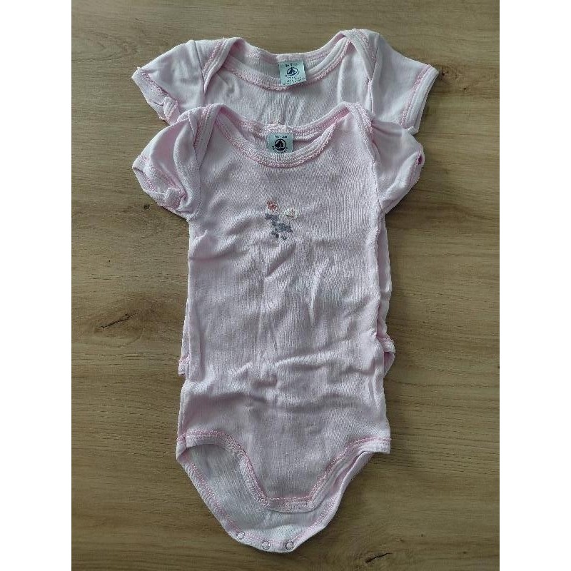 Lot 2 bodys MC Petit Bateau 9 mois  TAILLE 9 mois 