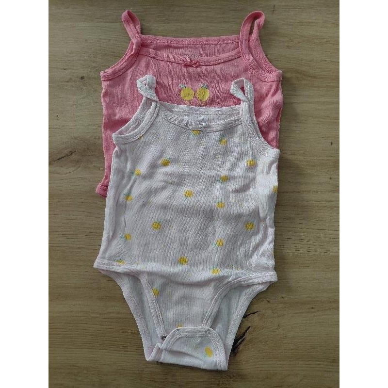 Lot 2 bodys bretelles Kiabi 12 mois TAILLE 12 mois 