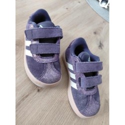 Basket violette Adidas T24...