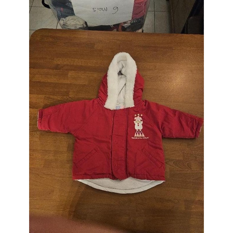 Manteau rouge fourré  TAILLE 6 mois
