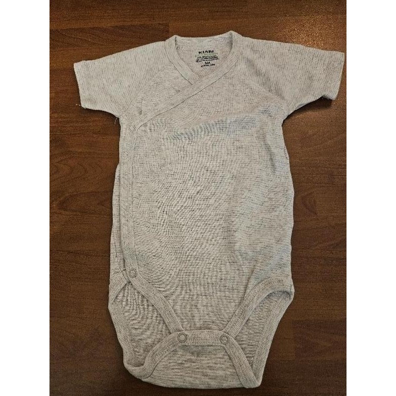 Brassière manche courte TAILLE 6 mois