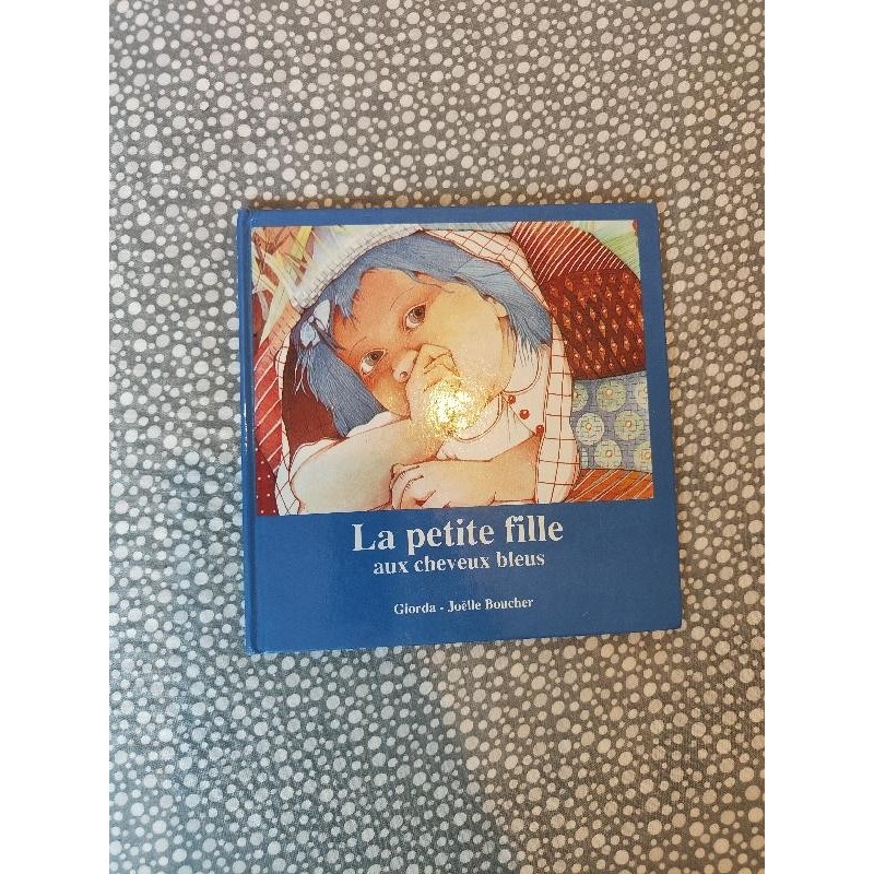 Livre la petite fille aux cheveux bleus 