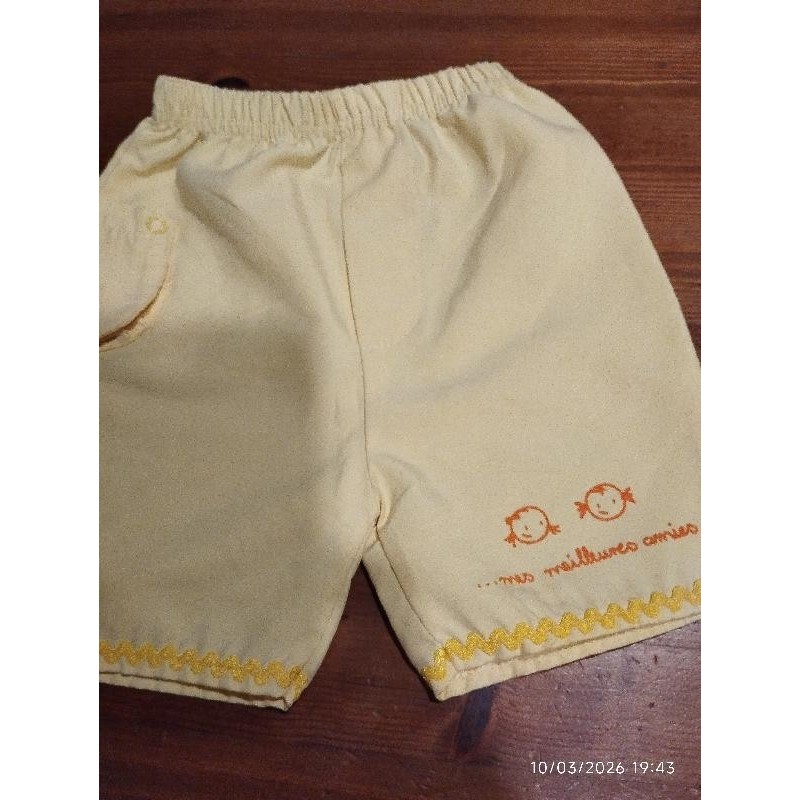 Short jaune léger TAILLE 6m