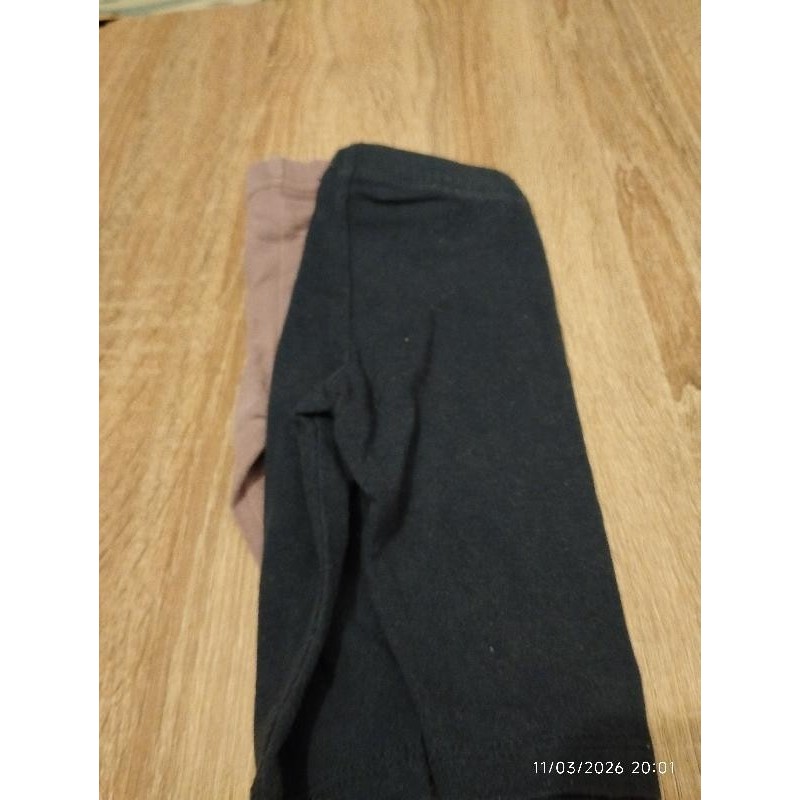 Lot de 2 leggings violet et noir TAILLE 1.5€