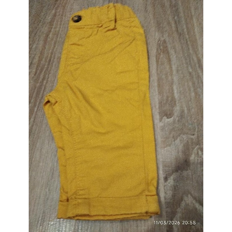 Jean's jaune kiabi TAILLE 3 m