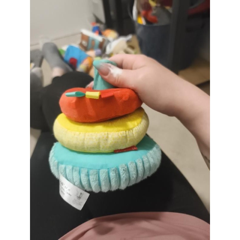 Petit jouet avec ronds Vulli