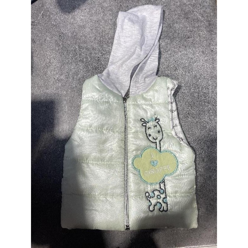 Doudoune sans manches verte TAILLE 6-9