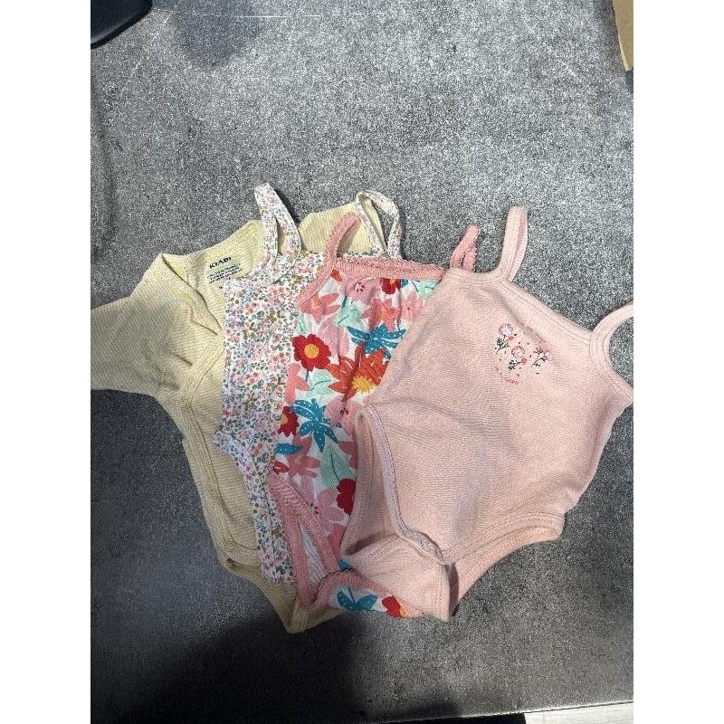 4 Bodies  TAILLE 1 mois 