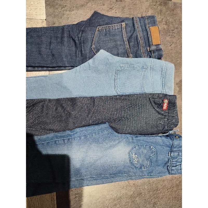 Lot 4 jeans fille TAILLE 18 mois