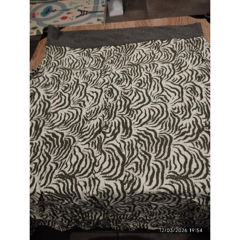 Jupe cousus main verte beige TAILLE 38