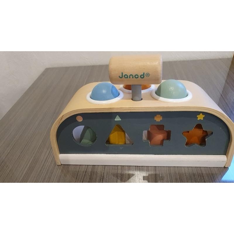 Jeu d'éveil avec les formes (Janod)