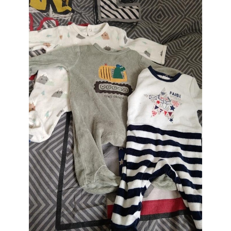 Lot de 3 pyjamas TAILLE 1 mois 