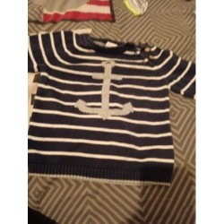 Pull en laine  TAILLE 6/9...