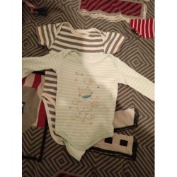 Lot de 2 body TAILLE 1 an