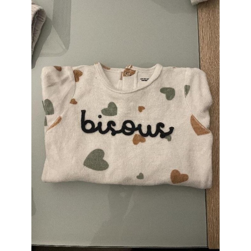 Pyjama velours blanc cœur vert et orange , bisous . Gemo 9 mois  TAILLE 9 mois 