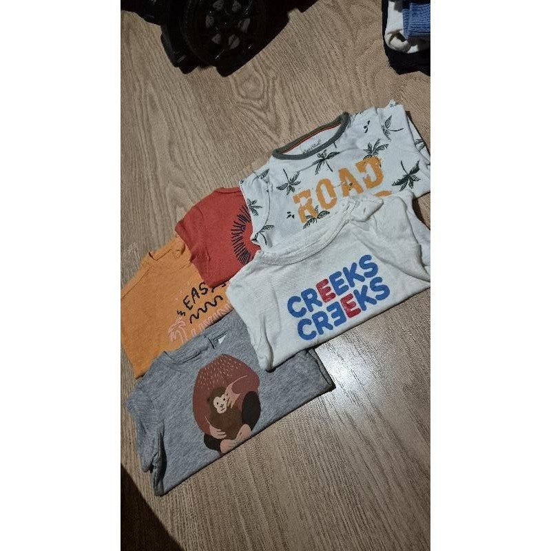 Lot 5 tee-shirts  TAILLE 6 mois 