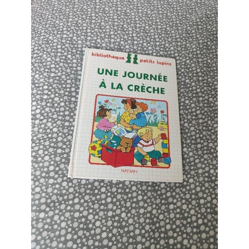 Livre une journée a la crèche 