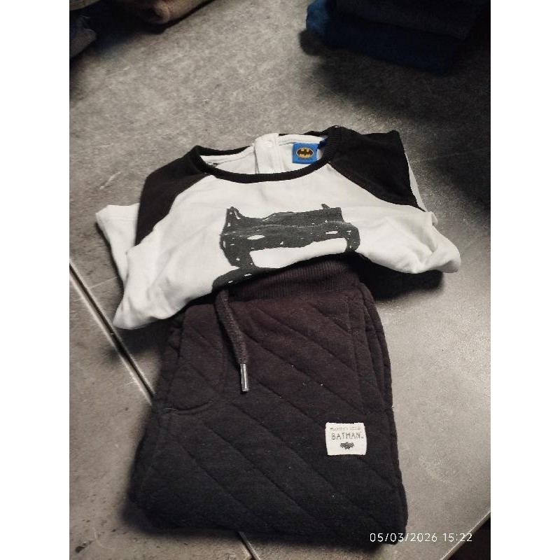 Survêt batman TAILLE 12 mois