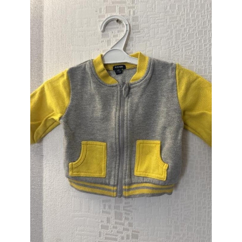 Gilet gris et jaune  TAILLE 6 mois