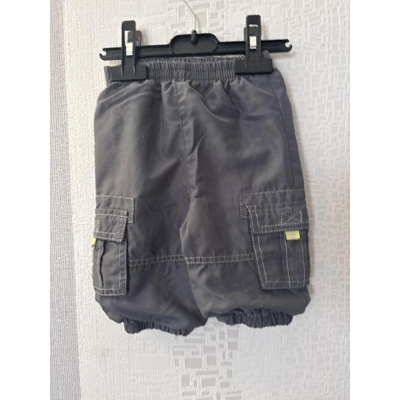Pantalon gris TAILLE 6 mois