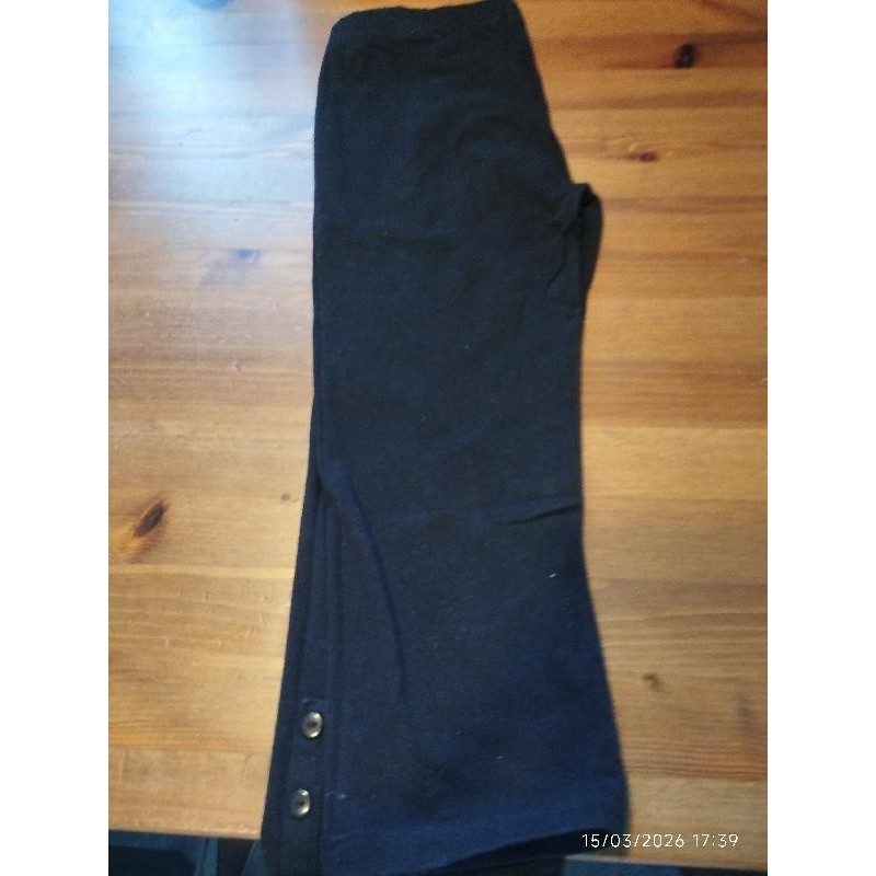 Pantacourt legging noir bouton en bas TAILLE 9
