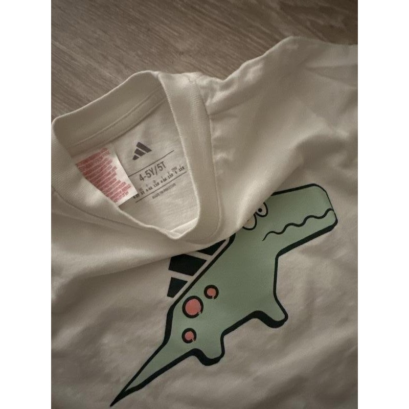 Tes shirt adidas  TAILLE 4/5