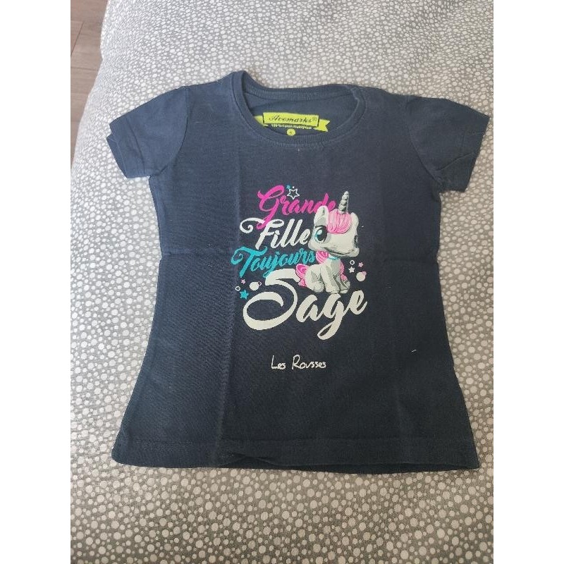 Tee shirt manches courtes licorne  TAILLE 4