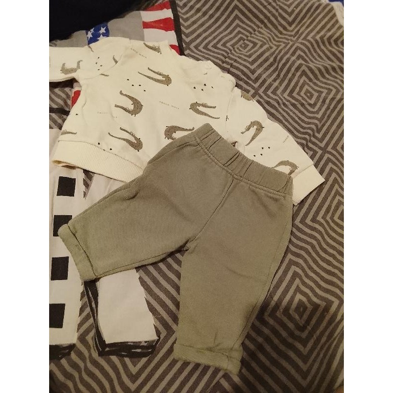 Ensemble pull+pantalon croco TAILLE 1 mois