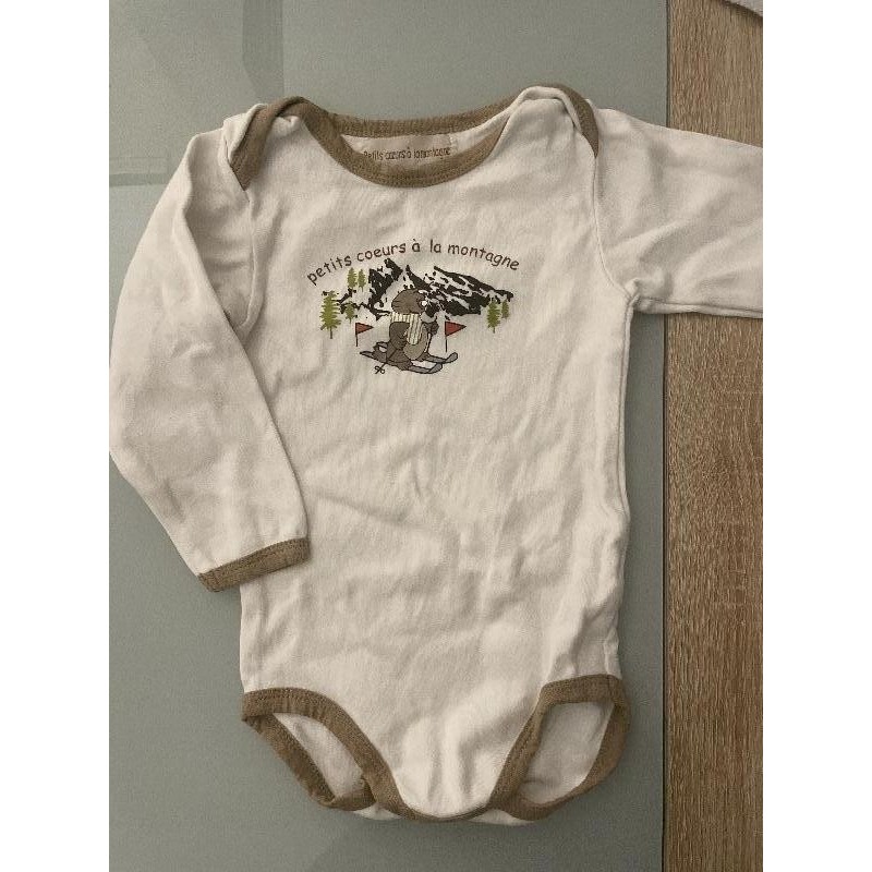 Body manches longues petits cœurs à la montagne 18 mois TAILLE 18 mois