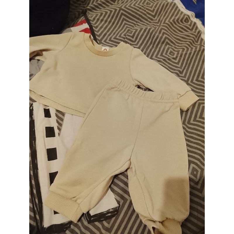 Ensemble jogging beige TAILLE 1 mois