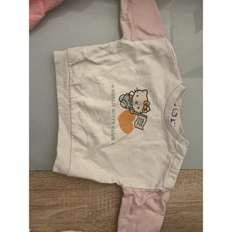 Pull hello kitty 6 mois TAILLE 6 mois