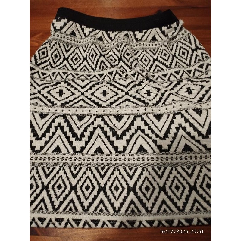 Jupe liberty noir et blanc  TAILLE 12