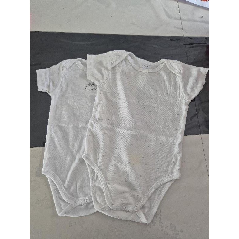 Lot de 2 bodies blanc  TAILLE 36 mois