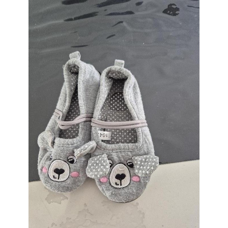 Chaussons gris 26  TAILLE 26