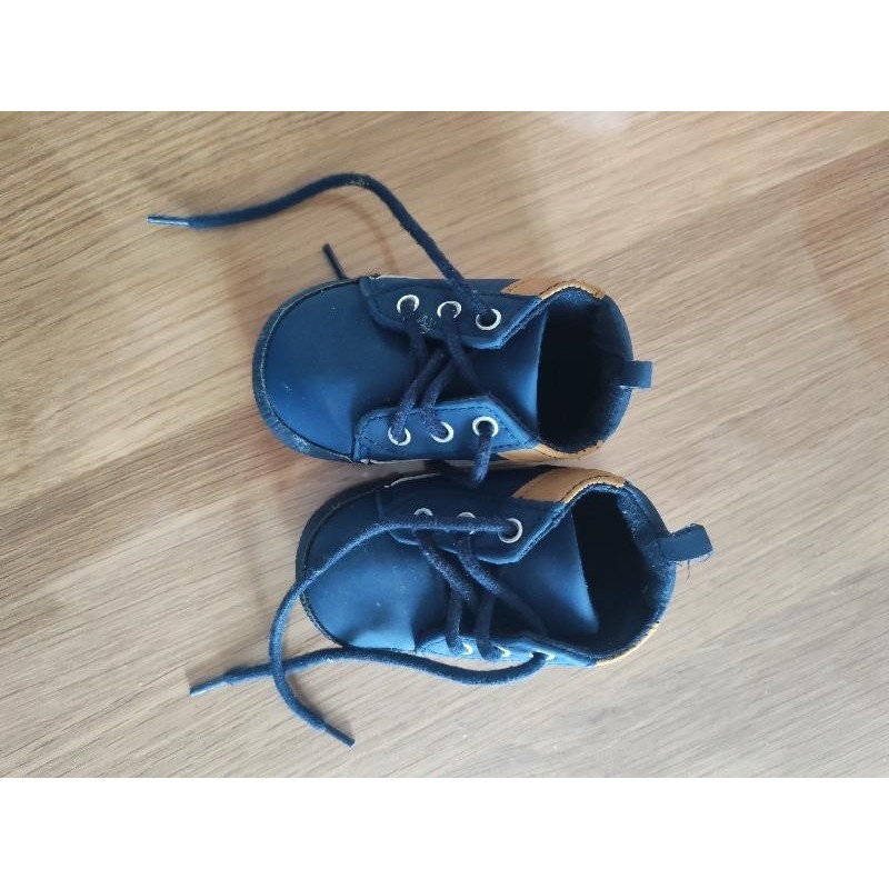 Chaussures bébé  TAILLE 6-12 mois