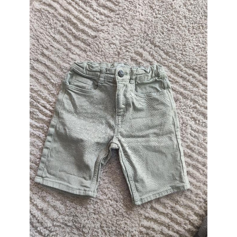 Short Kiabi vert  TAILLE 7