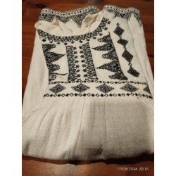 Robe beige dentelle noir...