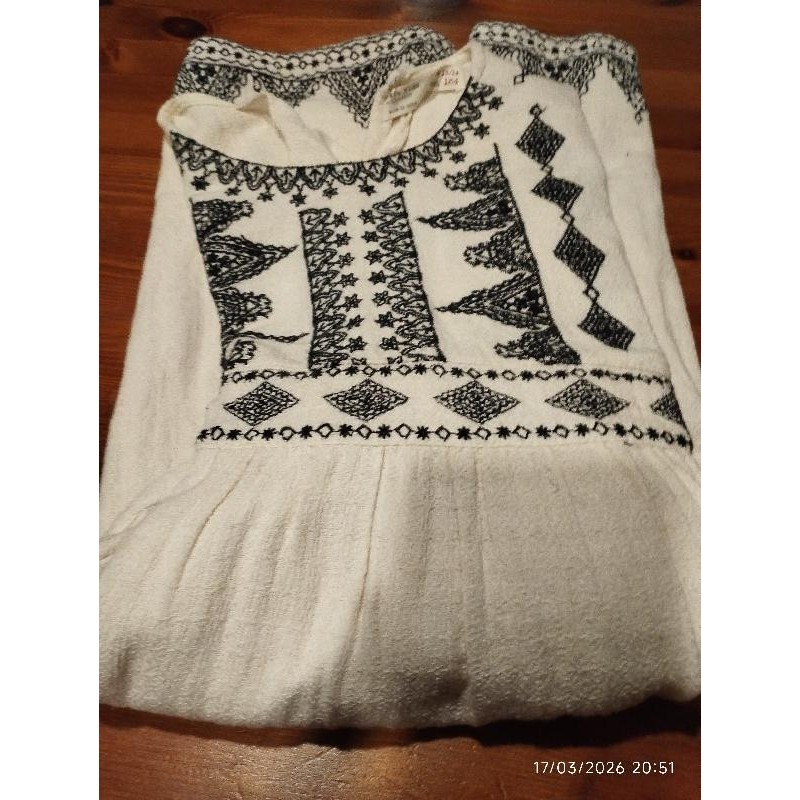 Robe beige dentelle noir zara TAILLE 13-14